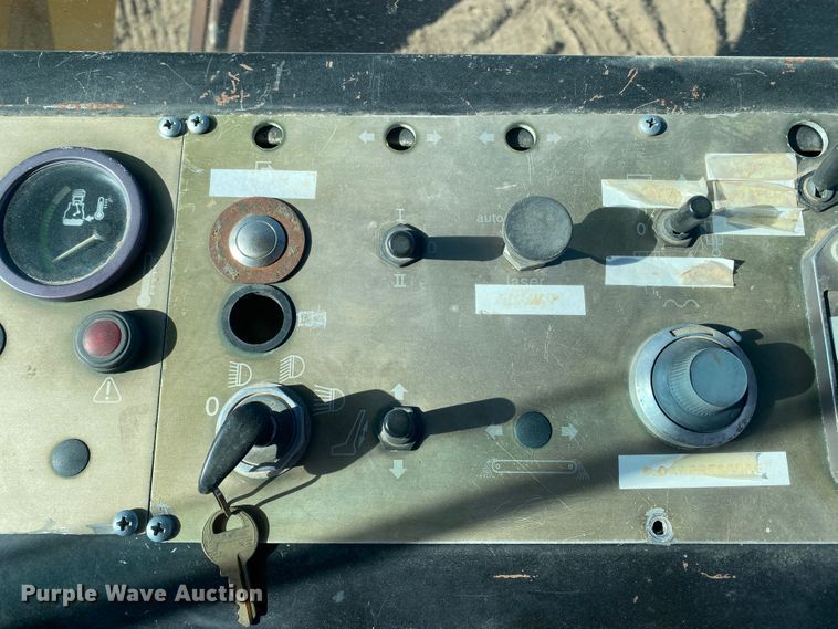 image for item IG9256 1985 Dynapac 624  tile plow