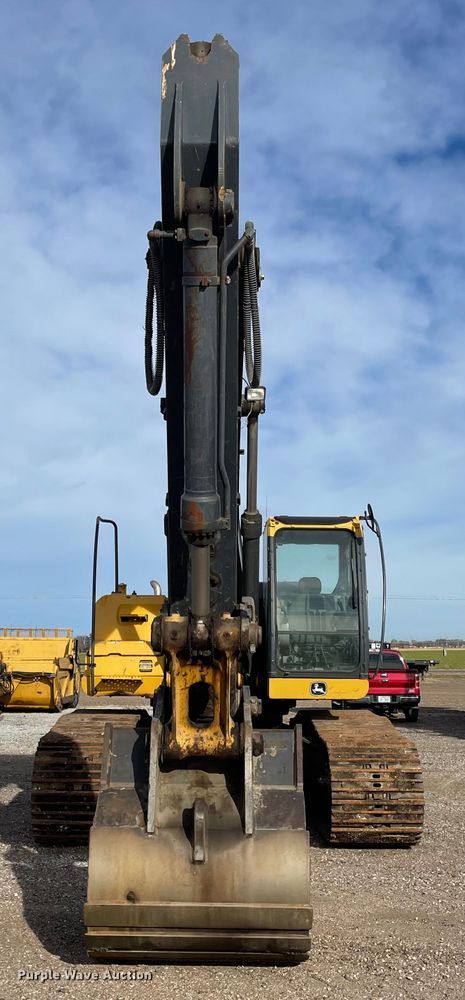 image for item IJ9500 2008 John Deere 350D LC  excavator