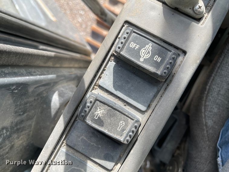 image for item IJ9500 2008 John Deere 350D LC  excavator