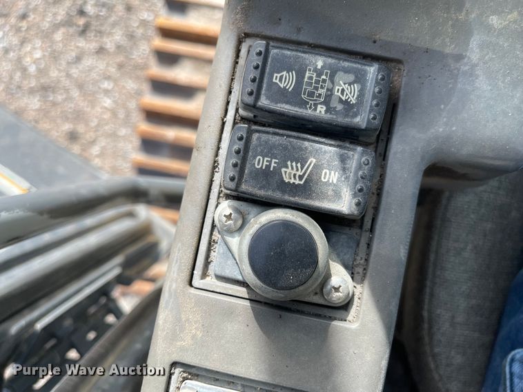 image for item IJ9500 2008 John Deere 350D LC  excavator