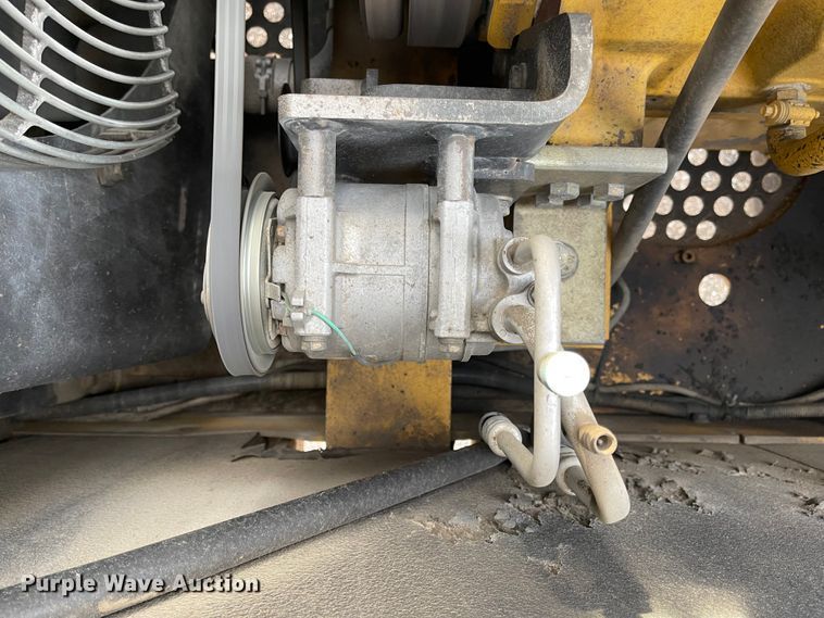 image for item IJ9500 2008 John Deere 350D LC  excavator