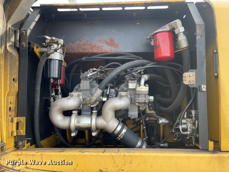 image for item IJ9500 2008 John Deere 350D LC  excavator