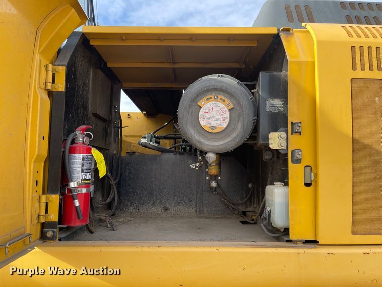 image for item IJ9500 2008 John Deere 350D LC  excavator