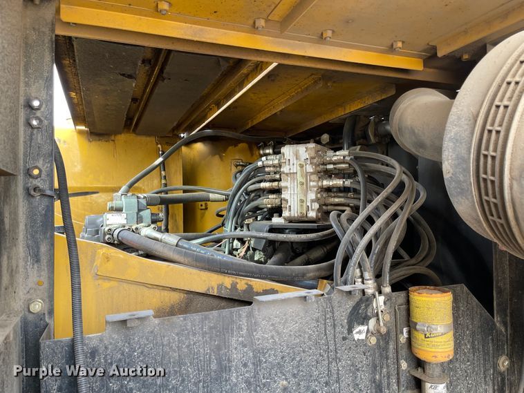 image for item IJ9500 2008 John Deere 350D LC  excavator