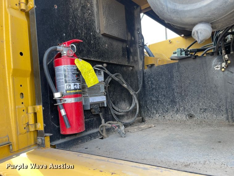 image for item IJ9500 2008 John Deere 350D LC  excavator