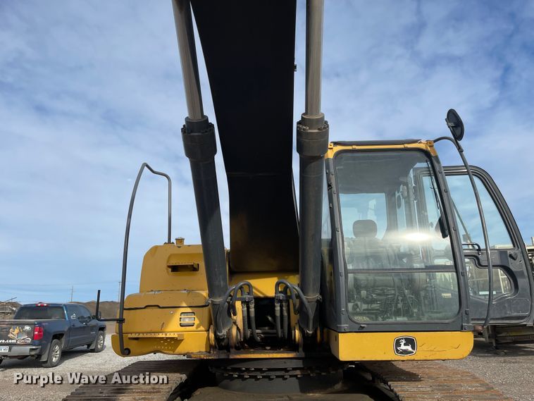 image for item IJ9500 2008 John Deere 350D LC  excavator