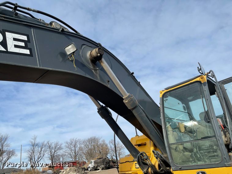 image for item IJ9500 2008 John Deere 350D LC  excavator