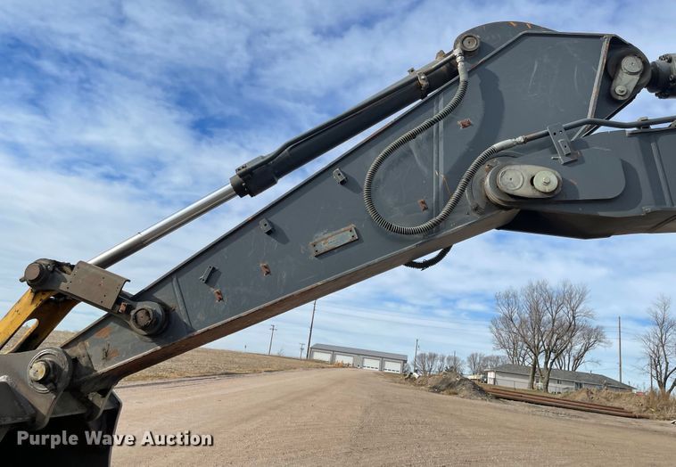 image for item IJ9500 2008 John Deere 350D LC  excavator