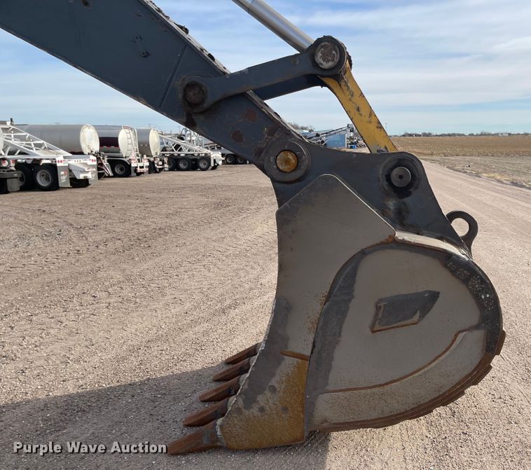 image for item IJ9500 2008 John Deere 350D LC  excavator