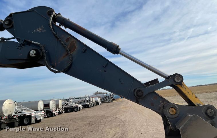 image for item IJ9500 2008 John Deere 350D LC  excavator