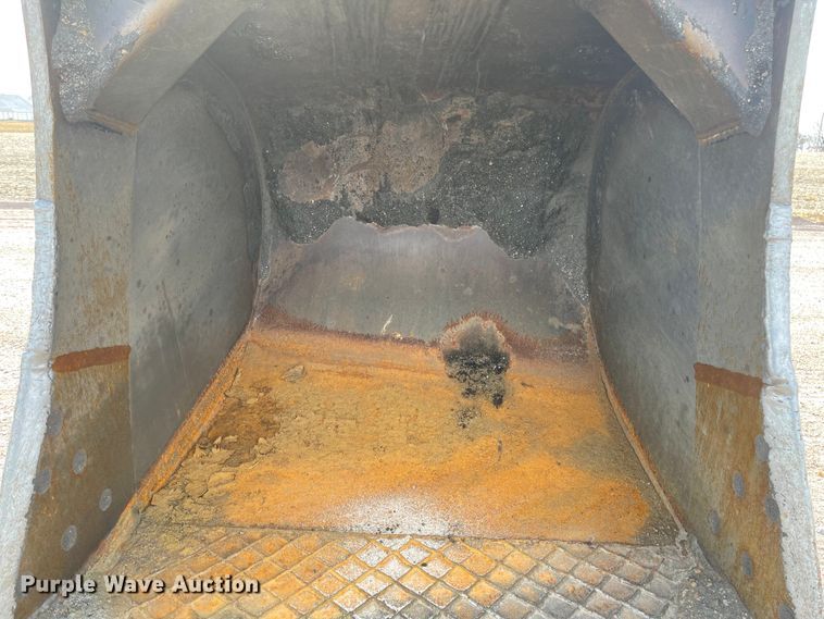 image for item IJ9500 2008 John Deere 350D LC  excavator