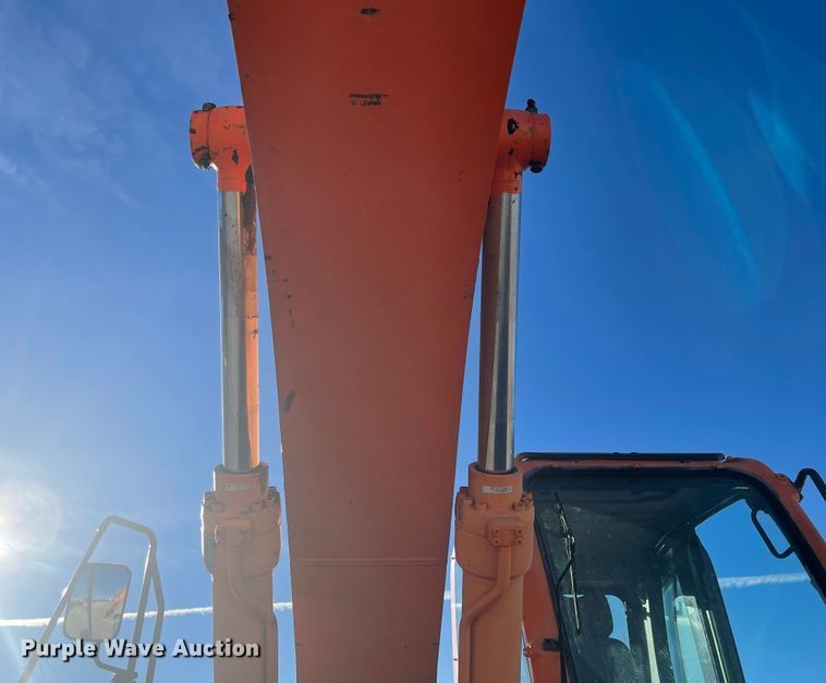 image for item IJ9516 Doosan DX225LC  excavator