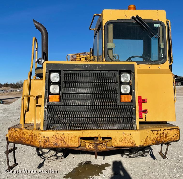 image for item IJ9517 1996 Caterpillar 613C Series II  elevating scraper