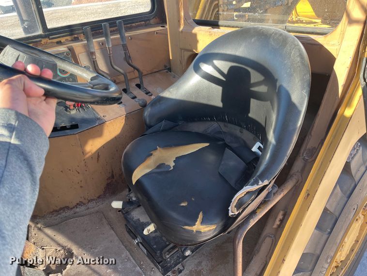 image for item IJ9517 1996 Caterpillar 613C Series II  elevating scraper