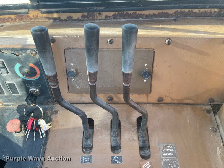 image for item IJ9517 1996 Caterpillar 613C Series II  elevating scraper