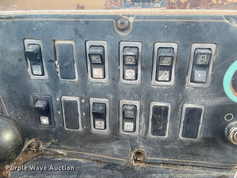 image for item IJ9517 1996 Caterpillar 613C Series II  elevating scraper