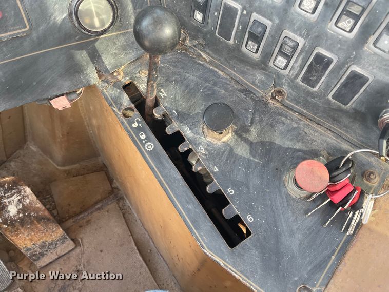 image for item IJ9517 1996 Caterpillar 613C Series II  elevating scraper