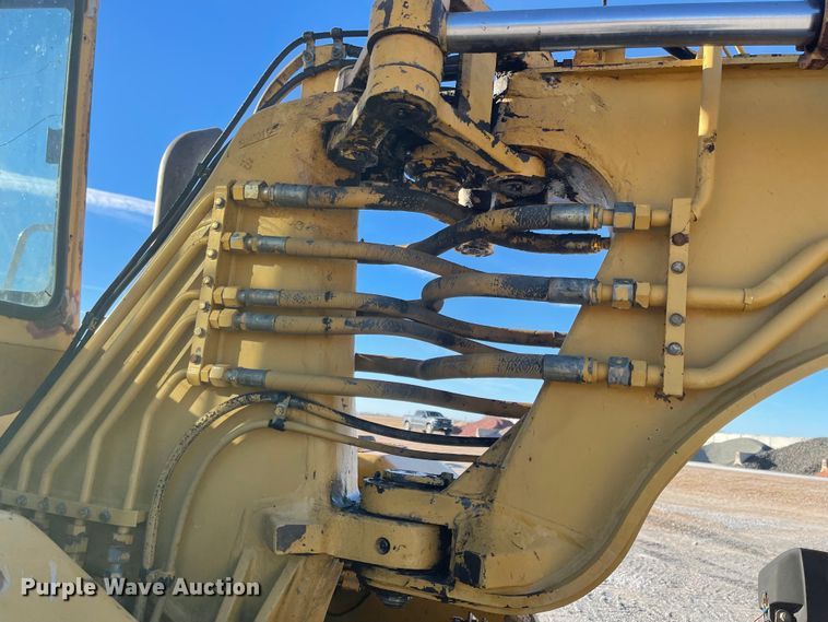 image for item IJ9517 1996 Caterpillar 613C Series II  elevating scraper
