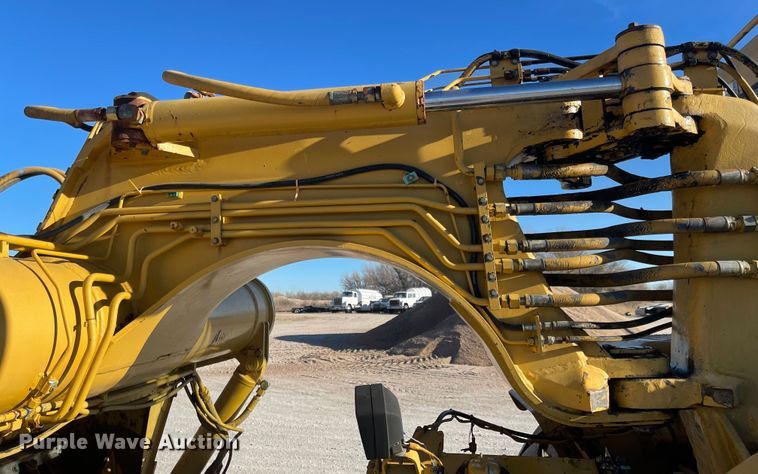 image for item IJ9517 1996 Caterpillar 613C Series II  elevating scraper