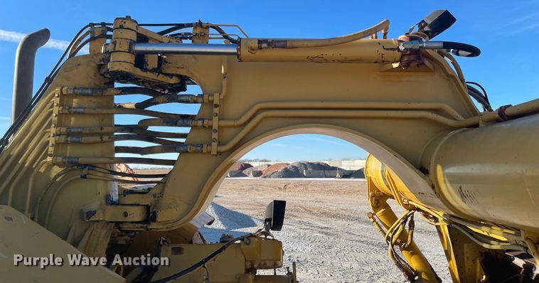 image for item IJ9517 1996 Caterpillar 613C Series II  elevating scraper