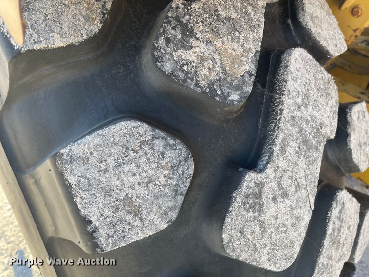 image for item IJ9517 1996 Caterpillar 613C Series II  elevating scraper