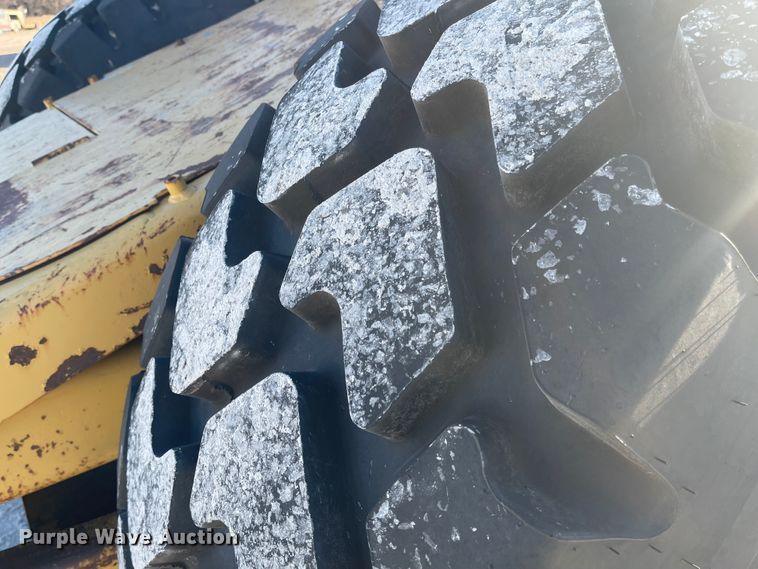 image for item IJ9517 1996 Caterpillar 613C Series II  elevating scraper