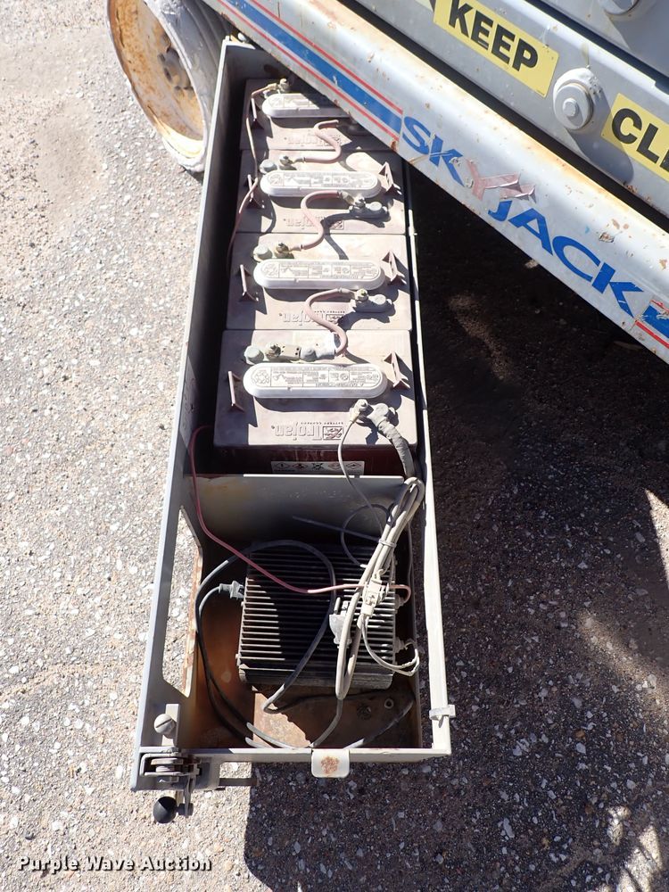 image for item IN9044 2008 Skyjack SJ4632  scissor lift