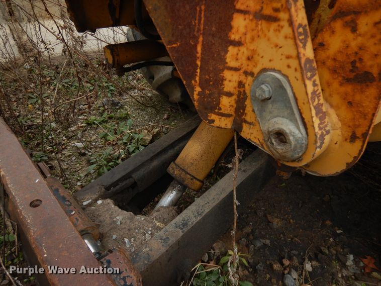 image for item IO9548 1999 Vermeer V8100  trencher