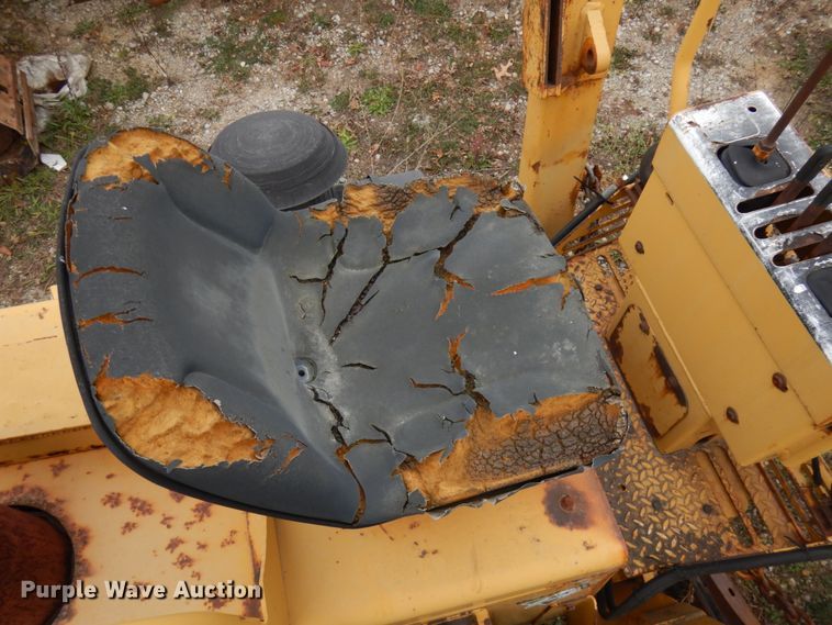 image for item IO9548 1999 Vermeer V8100  trencher