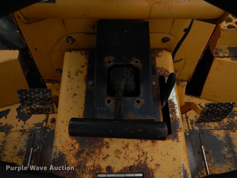 image for item IO9548 1999 Vermeer V8100  trencher