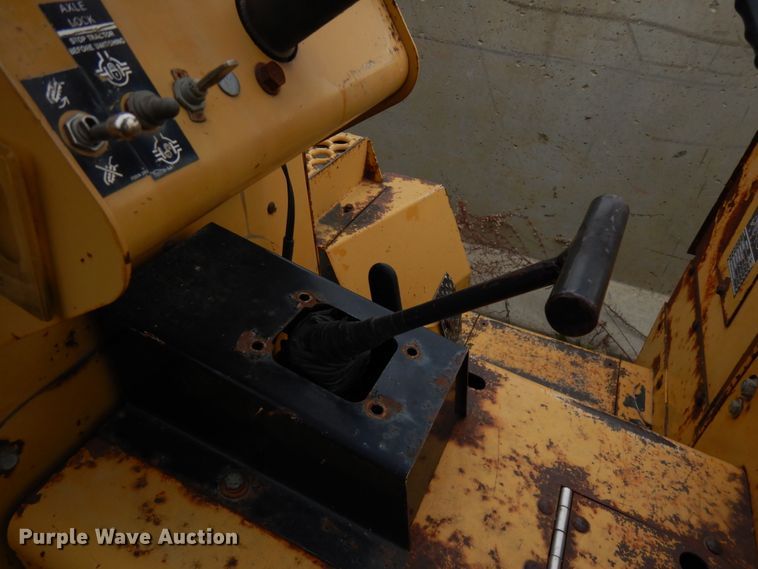 image for item IO9548 1999 Vermeer V8100  trencher