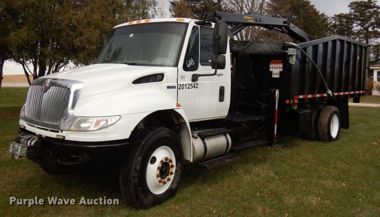 image for item IO9550 2012 International 7400  grapple truck