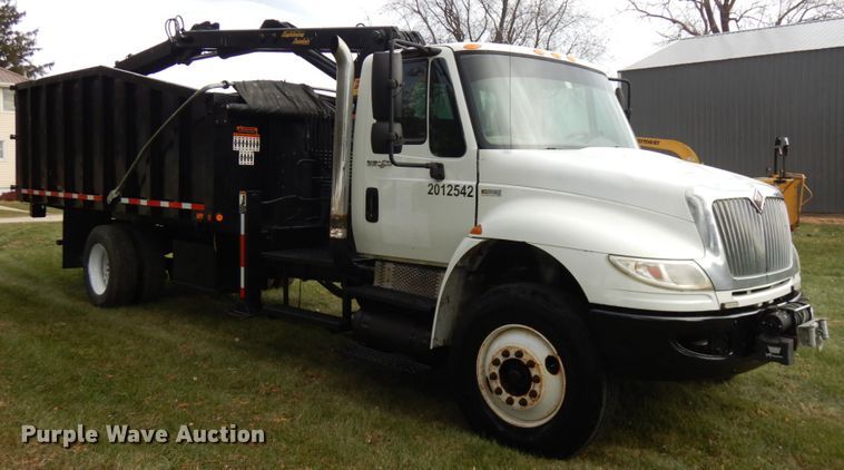 image for item IO9550 2012 International 7400  grapple truck