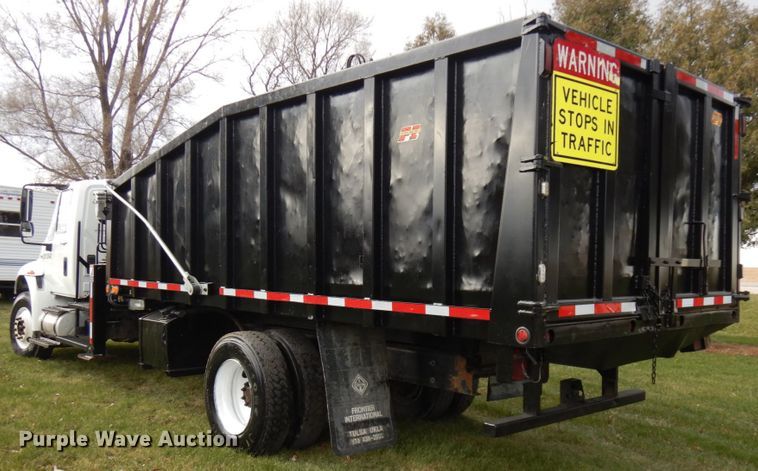 image for item IO9550 2012 International 7400  grapple truck