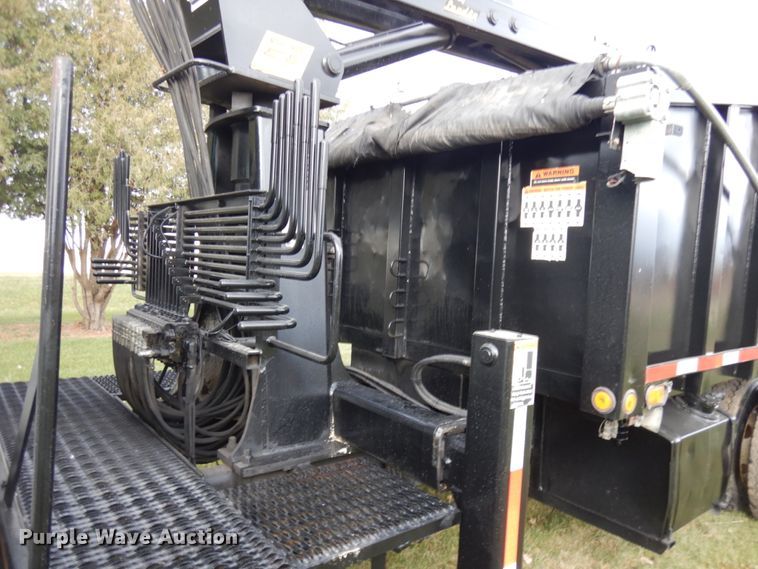 image for item IO9550 2012 International 7400  grapple truck