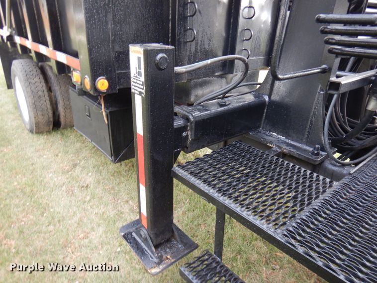 image for item IO9550 2012 International 7400  grapple truck