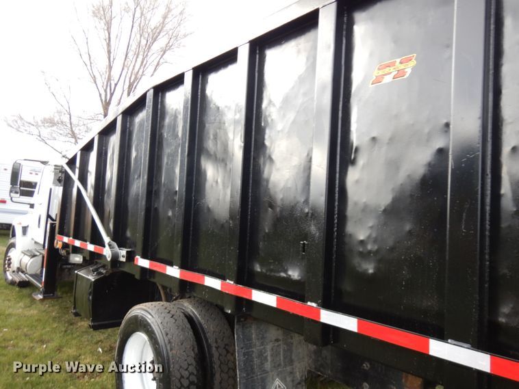 image for item IO9550 2012 International 7400  grapple truck