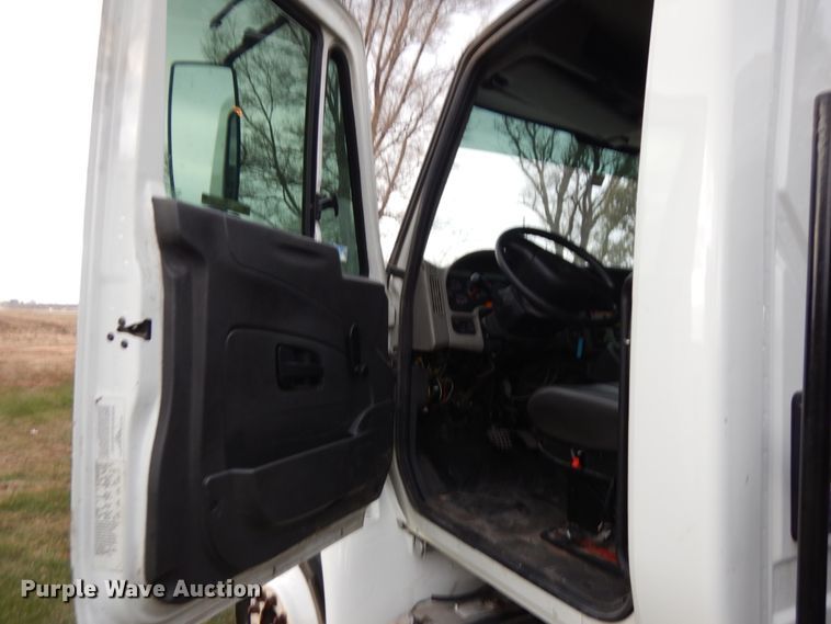 image for item IO9550 2012 International 7400  grapple truck