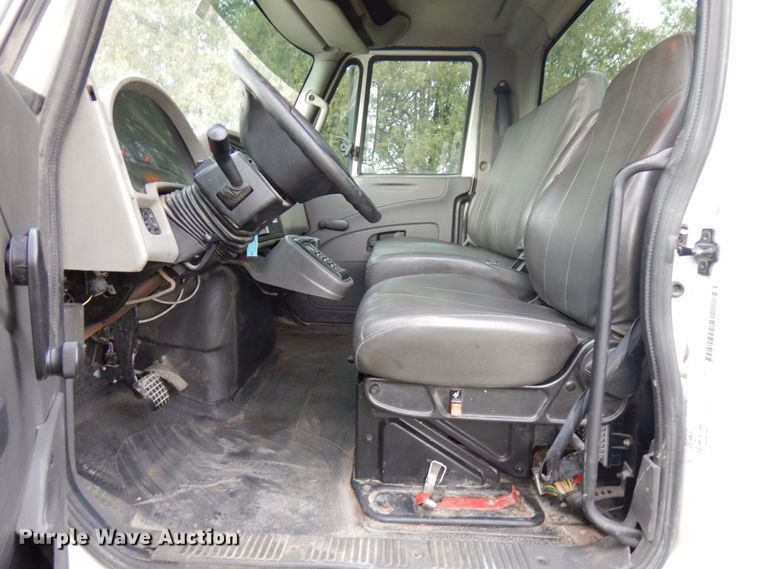 image for item IO9550 2012 International 7400  grapple truck