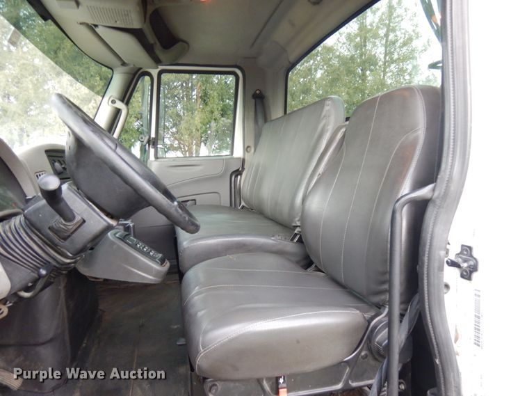 image for item IO9550 2012 International 7400  grapple truck