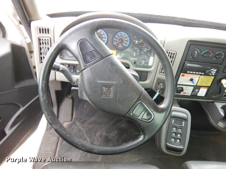 image for item IO9550 2012 International 7400  grapple truck