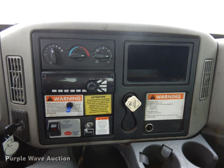 image for item IO9550 2012 International 7400  grapple truck