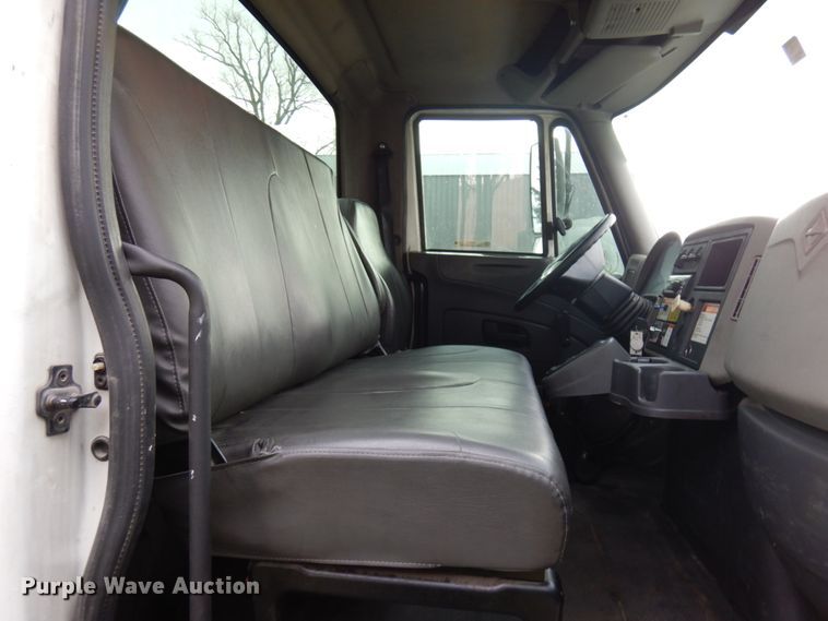 image for item IO9550 2012 International 7400  grapple truck