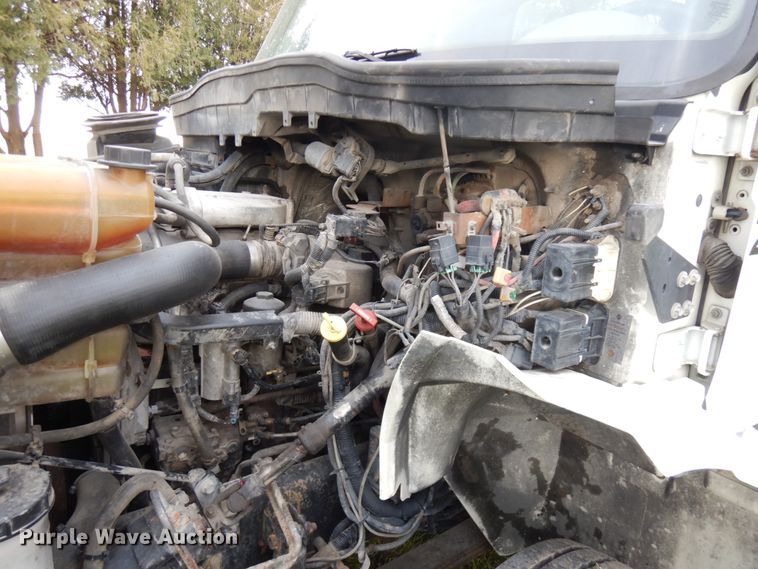 image for item IO9550 2012 International 7400  grapple truck