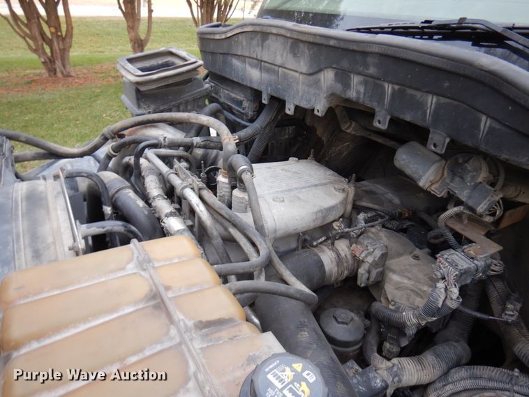 image for item IO9550 2012 International 7400  grapple truck