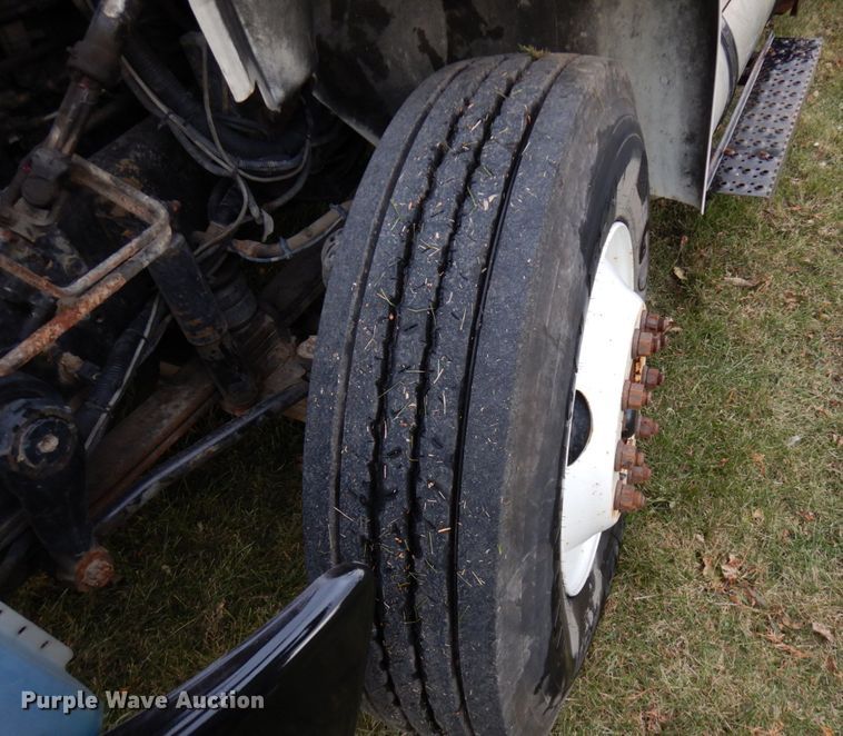 image for item IO9550 2012 International 7400  grapple truck