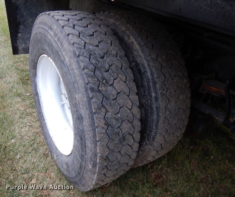 image for item IO9550 2012 International 7400  grapple truck