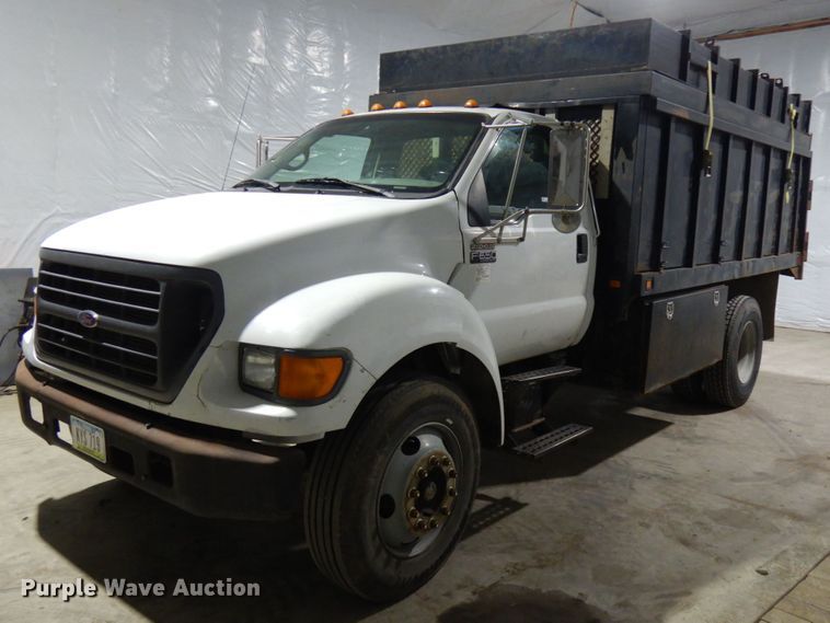 image for item IO9552 2000 Ford F650 Super Duty XL  chipper truck