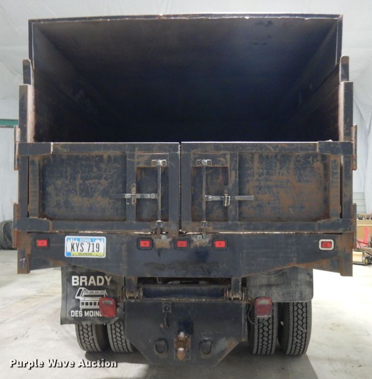 image for item IO9552 2000 Ford F650 Super Duty XL  chipper truck