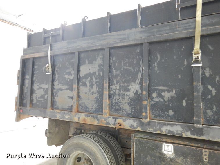 image for item IO9552 2000 Ford F650 Super Duty XL  chipper truck